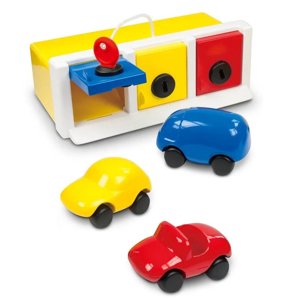 Garaj din lemn Ambi Toys cu încuietori și trei mașinuțe